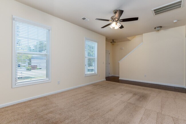 Building Photo - House In The Charming Neighborhood of Lake Carolina
