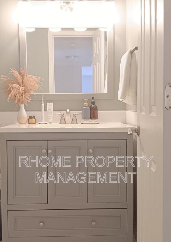 Building Photo - 1407 Riverview Dr