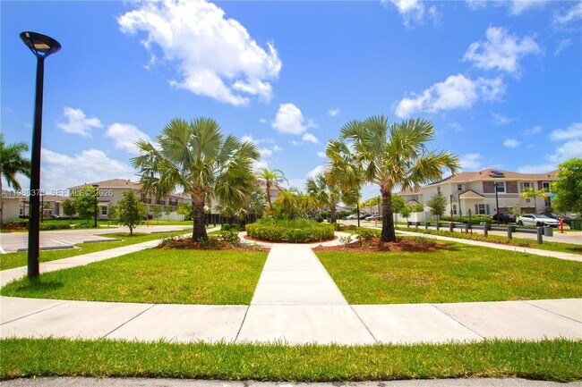 Building Photo - 846 SE 19th St