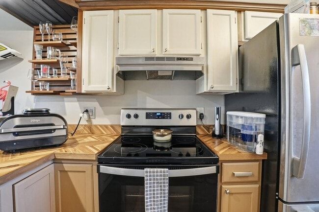 Building Photo - 330 Bluefish Dr