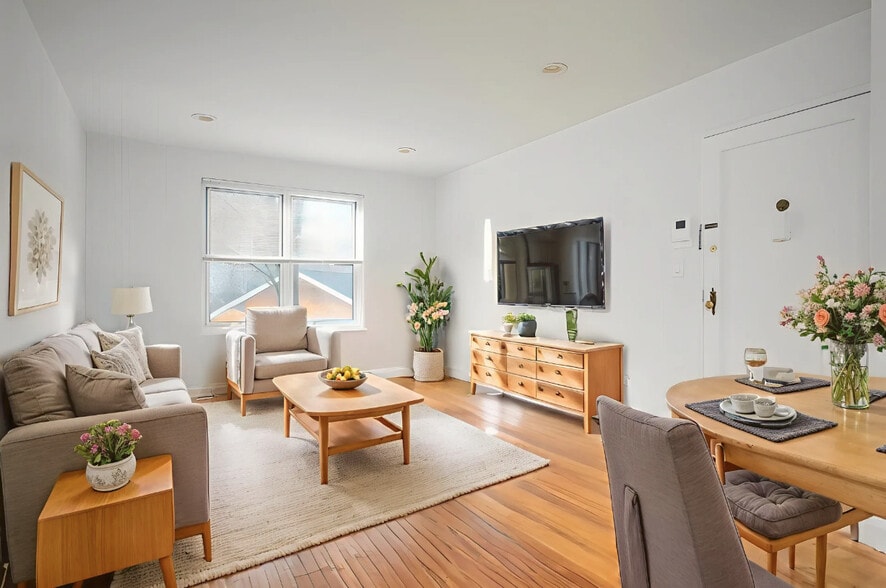 Primary Photo - Flower Gardens