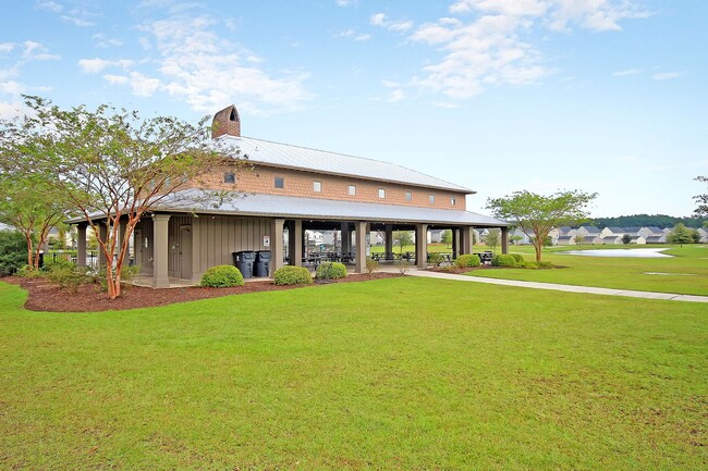 Building Photo - Bright and Spacious Home in Summerville!