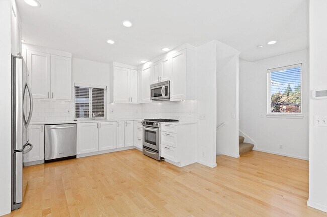 Building Photo - 3Bd/3Ba Seattle Townhome
