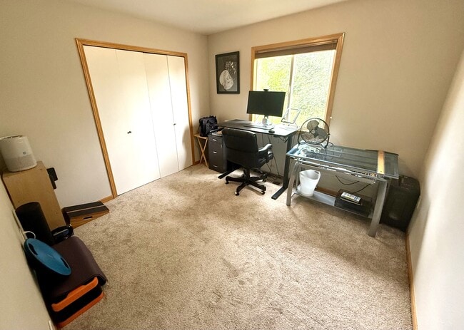 Building Photo - 1724 Canary Pl