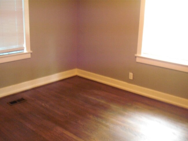 Building Photo - 206 Ivy Ave