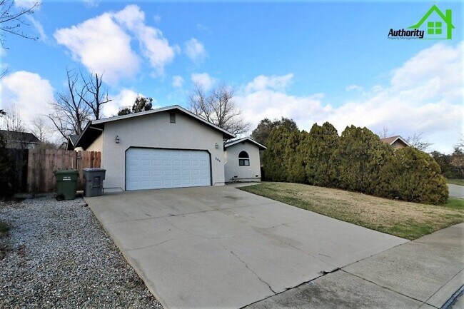 Building Photo - 866 Spaniel Dr