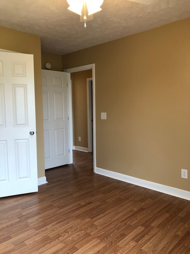 Building Photo - Wonderful 3 Bedroom 2 1/2 Bath Townhouse Now Available!