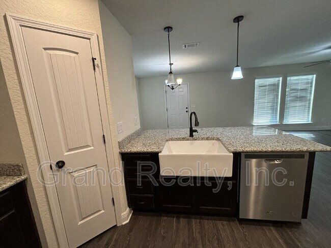 Building Photo - 4415 Village Oak Ln