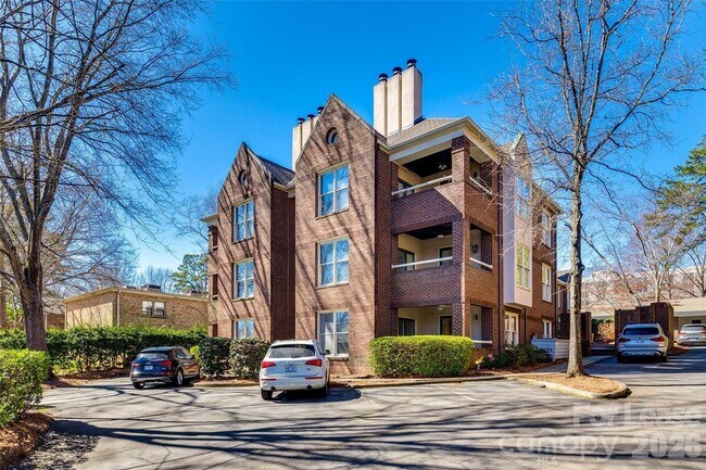 Building Photo - 2220 Roswell Ave
