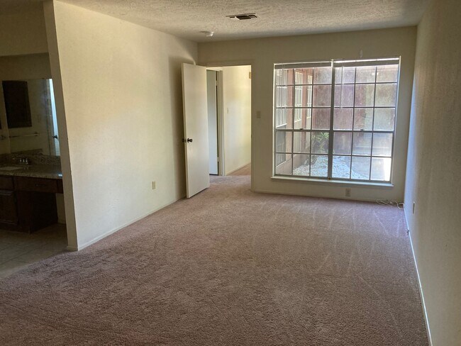 Building Photo - 5535 Ashgate Dr