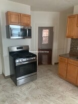 Building Photo - 31 Dunreath St