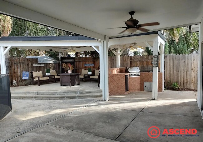 Building Photo - Spacious 5 Bed / 2 Bath Home Near Riverlakes Golf Course!