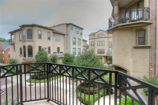 Building Photo - 622 Bomar St