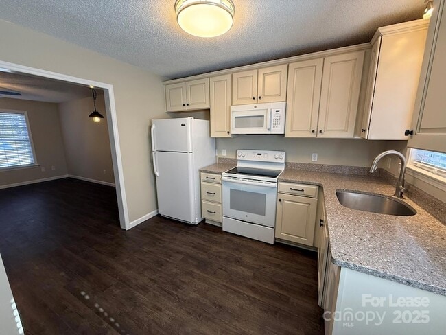 Building Photo - 331 E I St