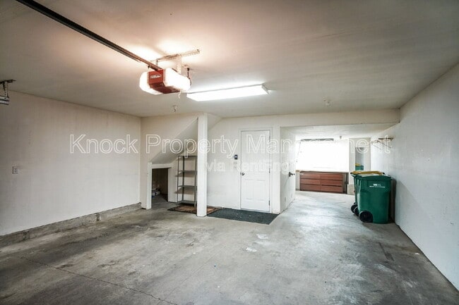 Building Photo - 13970 SW Scholls Ferry Rd