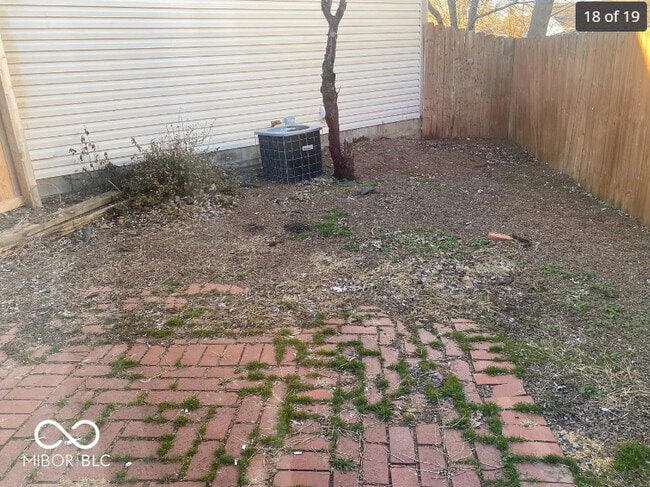 Building Photo - 628 Mountain Pine Dr