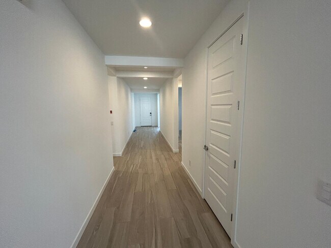 Building Photo - 5974 N 192nd Dr