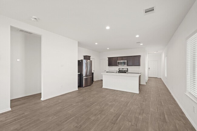 Building Photo - 2406 Silver Pr Ln