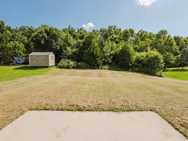Building Photo - 3835 Raintree Dr
