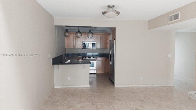 Building Photo - 255 Poinciana Island Dr