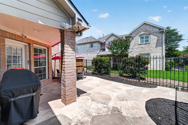 Building Photo - 1015 Enclave Square S