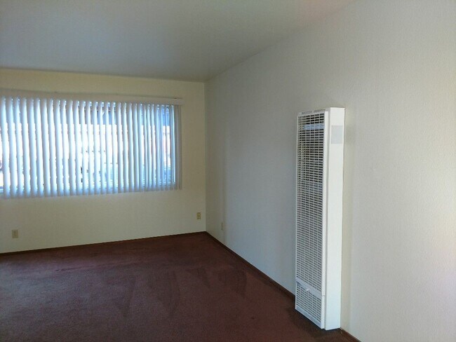 Building Photo - 1600 Fischer Ave