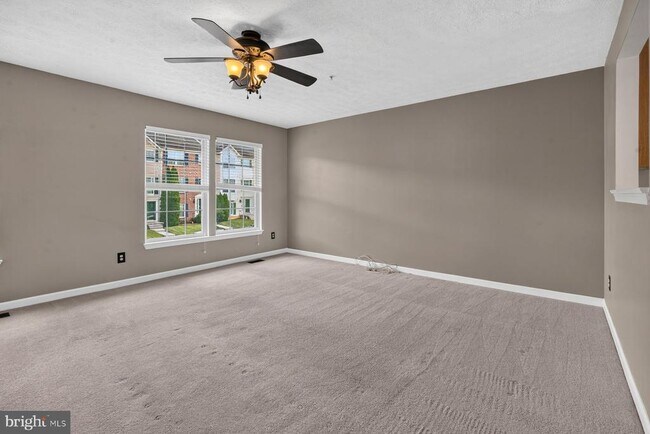 Building Photo - 711 Wineberry Way