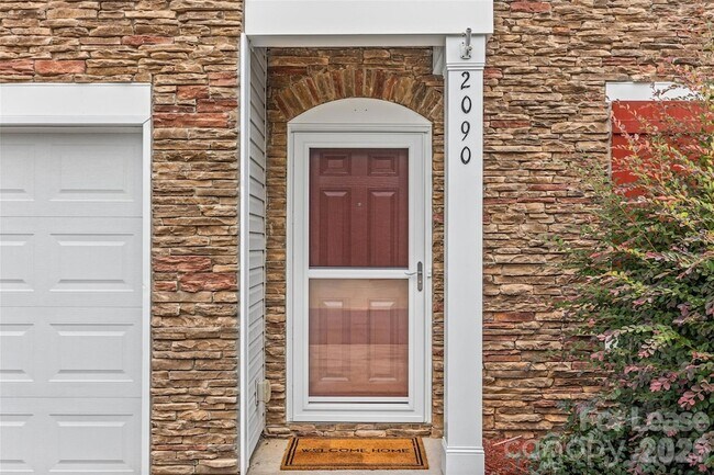 Building Photo - 2090 Shady Pond Dr