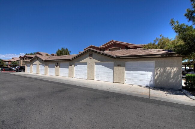 Building Photo - 8000 W Badura Ave