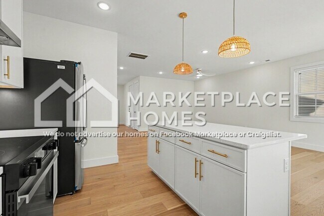 Building Photo - 8 Taverly Dr