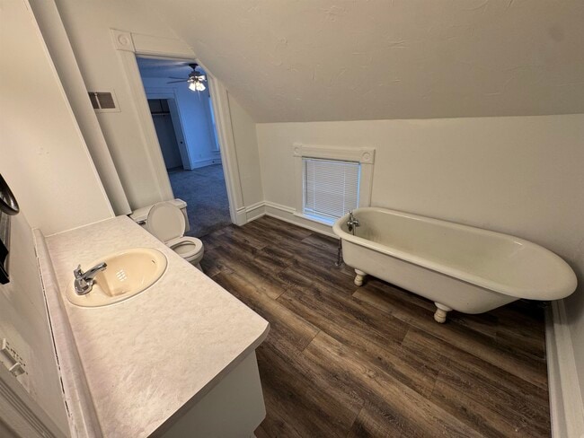 Building Photo - 122 North St