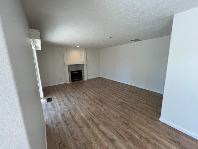 Building Photo - 7403 Shadowwood Ct NE