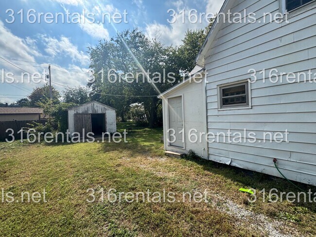 Building Photo - $875 - 2 bed 1 bath - Single Family Home
