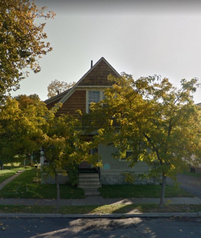 Building Photo - 1420 N Cedar St