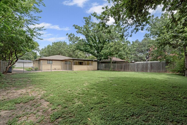 Building Photo - 3521 Jeanette Dr