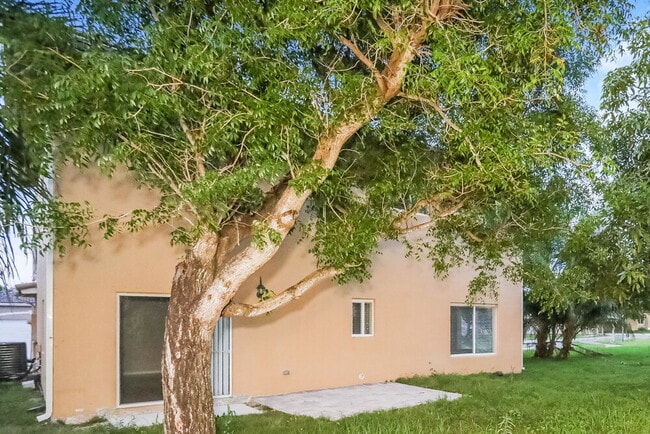 Building Photo - 1500 SE 23rd St