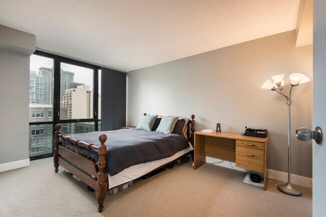 Building Photo - 1309 N Wells St
