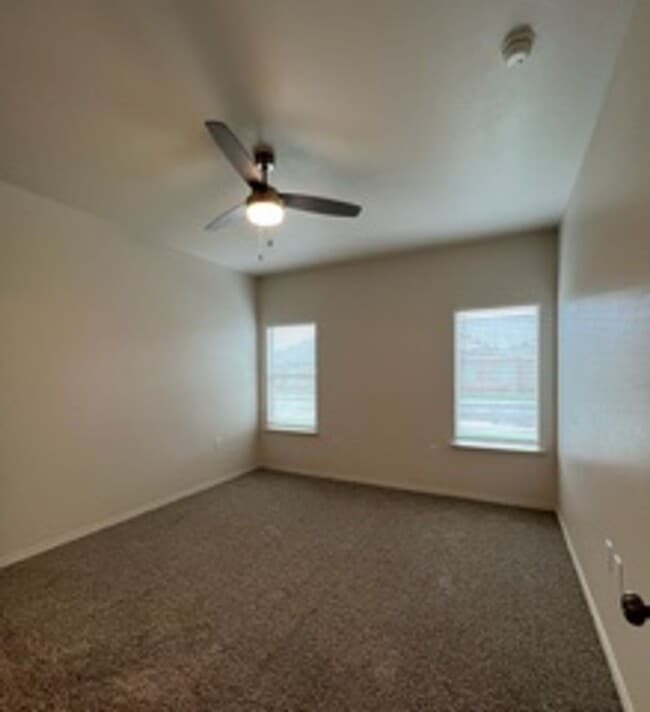 Building Photo - Escape the Ordinary in Viridian Townhomes!