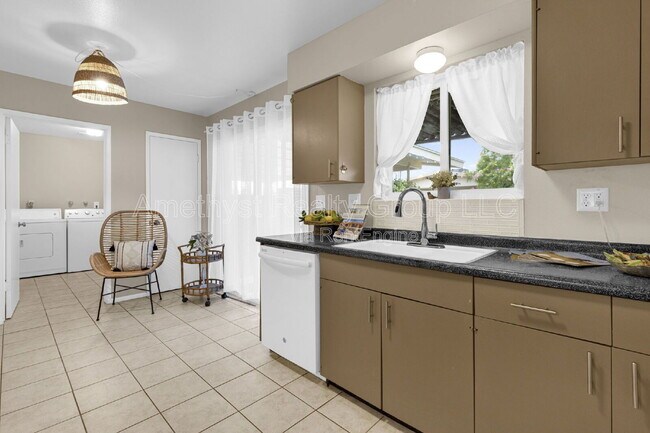 Building Photo - 10547 W Coggins Dr