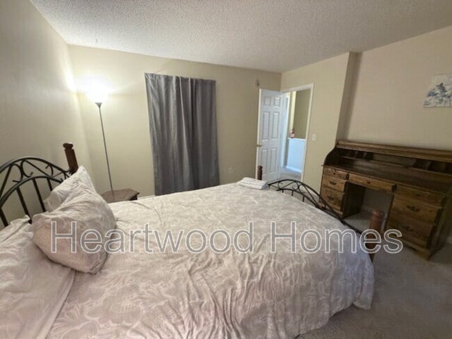 Building Photo - 264 Orchard Hill Dr