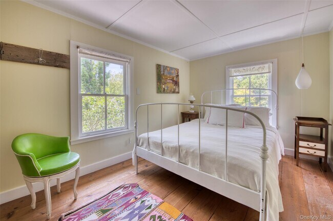 Building Photo - 733 Herricks Ln