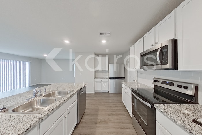 Building Photo - 8579 SW 44th Ct