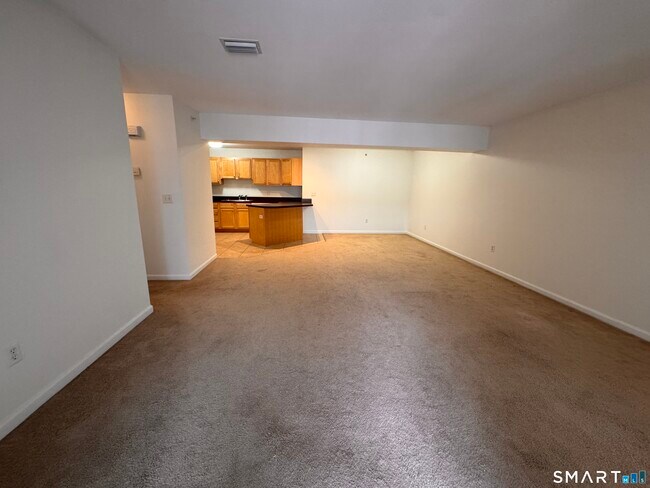 Building Photo - 128 Meridian St