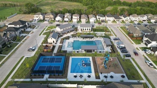 Building Photo - 4001 Medina Dr