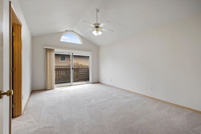 Building Photo - 423 Columbia Point Dr