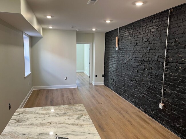 Building Photo - 6034 Walton Ave