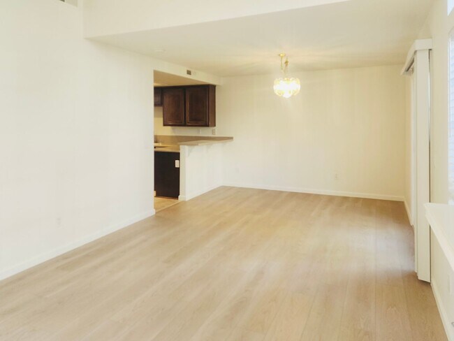 Building Photo - 2275 Hawthorne Pl