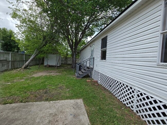 Building Photo - 5815 Dylan Dr