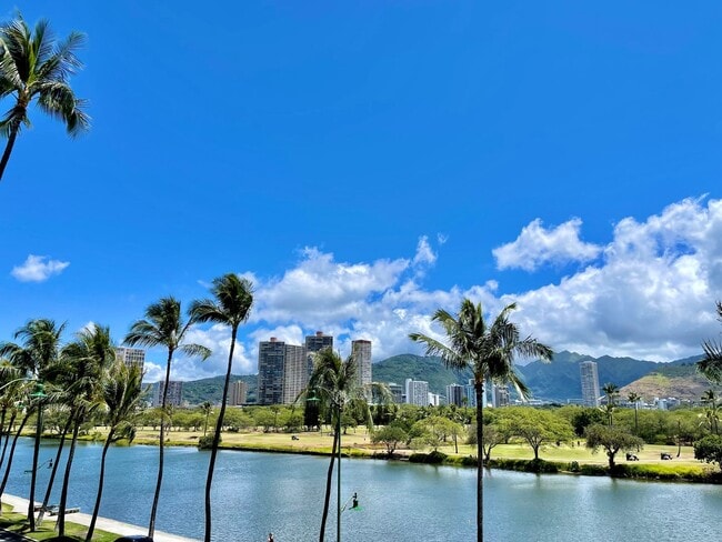 Building Photo - Newly Renovated 2-Bedroom Condo with Ala W...