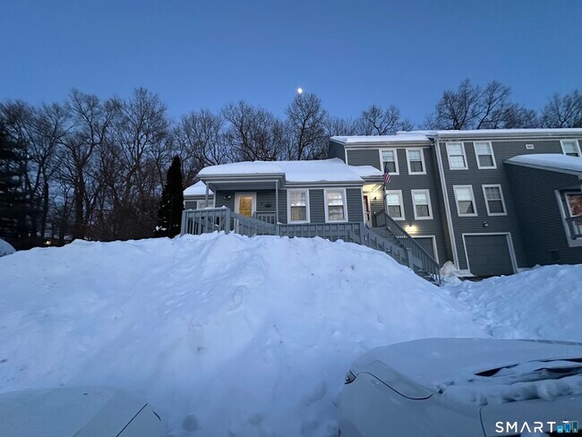 Building Photo - 203 Oakland St